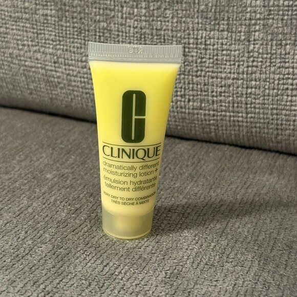 Clinique Set of 9 Skin Care/ Make Up Travel/Gift Set With Cosmetic Bag - Picture 6 of 13